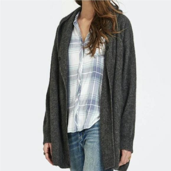 ⭐️ Rails Hunter Shirt Women's Medium Ocean Blue & White Plaid
Button Top - Picture 5 of 12